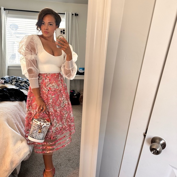 Meet your Posher, Adrianne - Picture 4 of 5